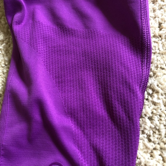 EUC! LULULEMON COMPRESSION LEGGINGS - Picture 2 of 6
